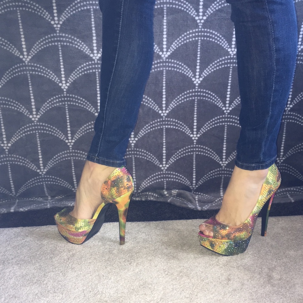 Showstopper high pumps 🥳😛🎆🎇 - Picture 1 of 8